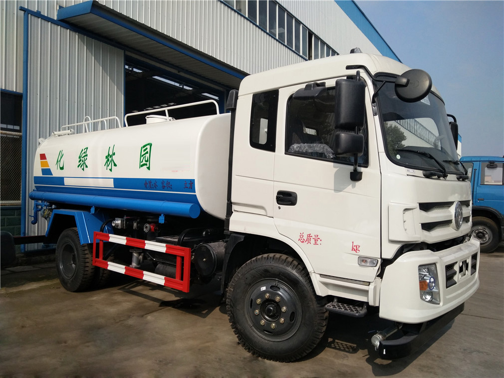 東風專底灑水車(12方)