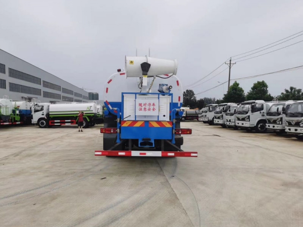 東風(fēng)專底后八輪(20噸)灑水車