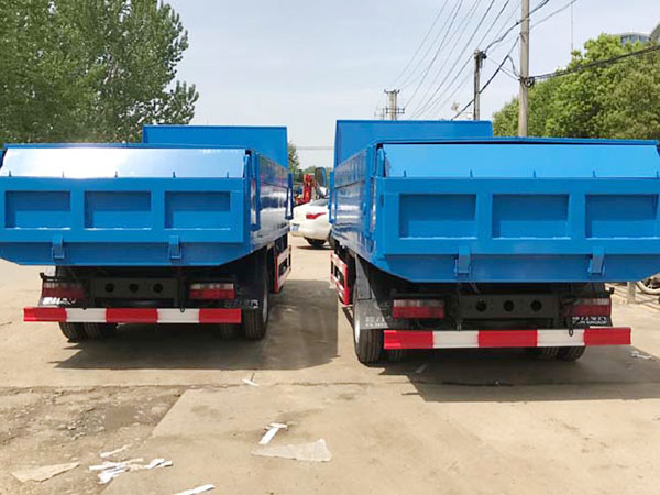 東風小霸王密封自卸式垃圾車