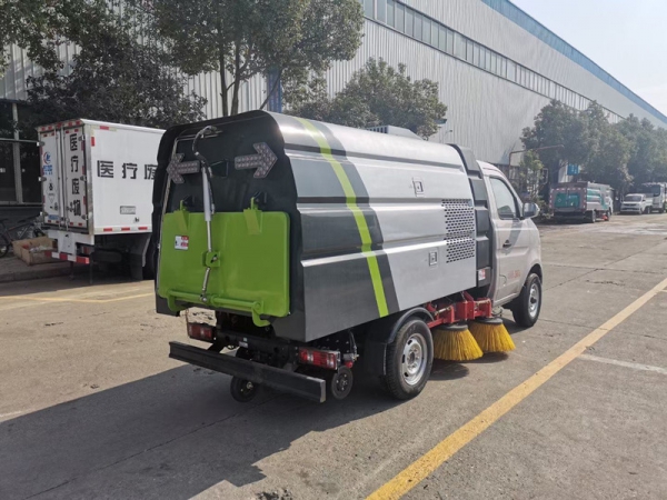 長安小型掃路車（0.5方水罐，1.5方塵罐）
