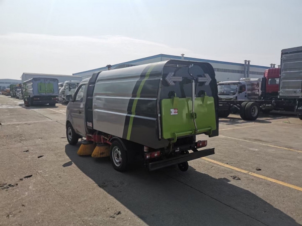 長安小型掃路車（0.5方水罐，1.5方塵罐）