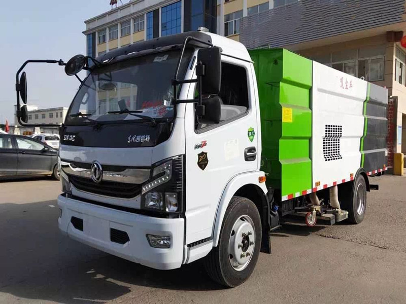 東風大多利卡吸塵車（1.5方水罐6方塵罐）