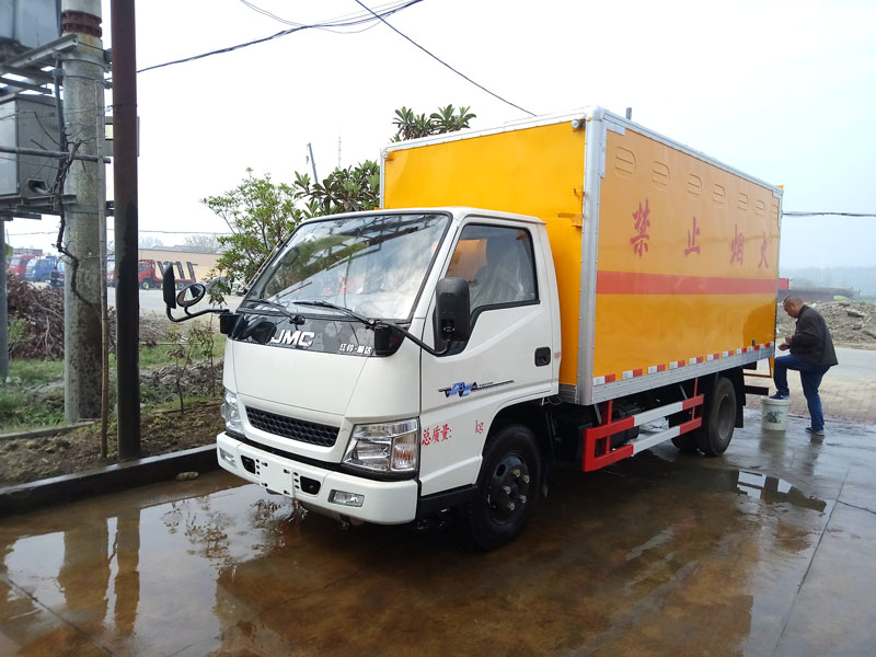 江鈴4.2米(藍(lán)牌)氣體廂式車