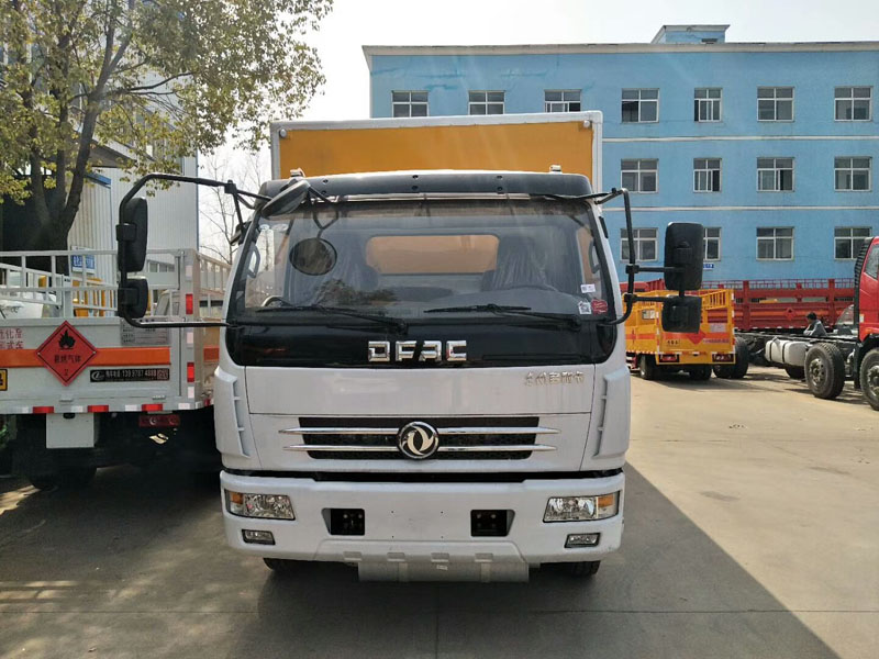 多利卡5.1米(6.4噸)液體廂式車