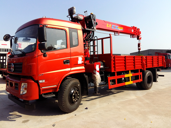 東風(fēng)專底8噸隨車吊