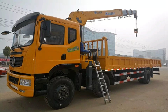 東風(fēng)小三軸12噸隨車吊