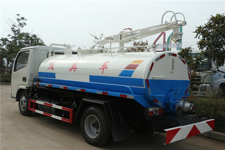 東風(fēng)小卡國五4.5方吸糞車