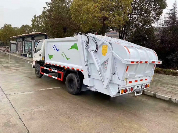 可進(jìn)地下室江鈴順達(dá)國(guó)六6方壓縮式垃圾車(chē)