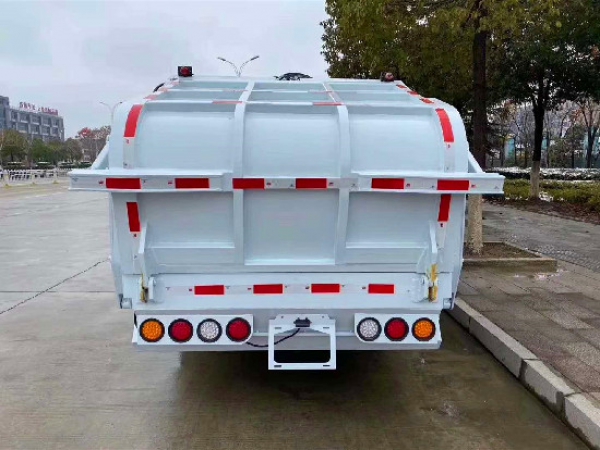 可進(jìn)地下室江鈴順達(dá)國(guó)六6方壓縮式垃圾車(chē)