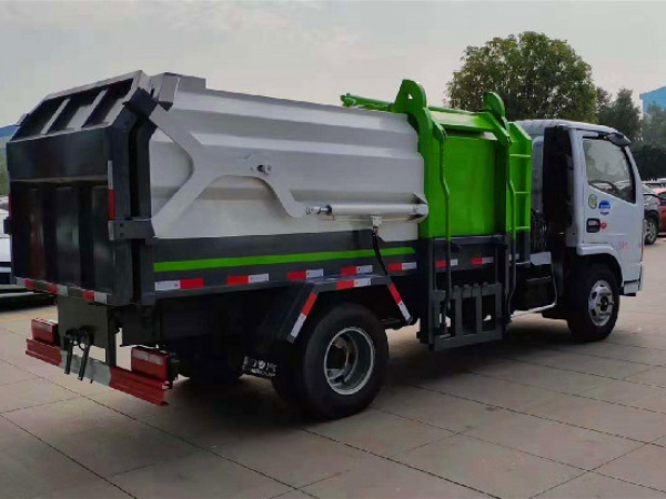 東風(fēng)小多利卡國(guó)六5方側(cè)裝壓縮垃圾車(chē)