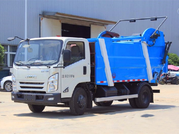 江鈴凱銳國(guó)六無泄漏壓縮式垃圾車