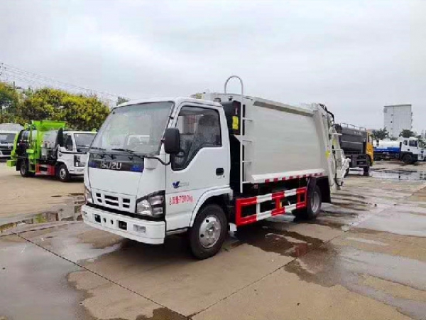 五十鈴100P國(guó)六6方壓縮式垃圾車(chē)