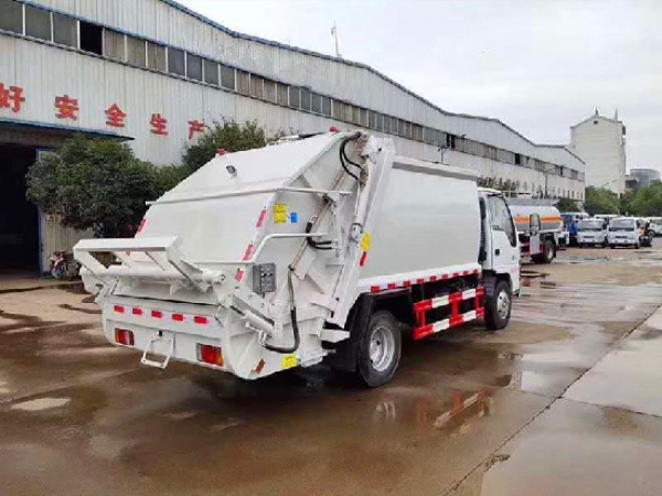 五十鈴100P國(guó)六6方壓縮式垃圾車(chē)