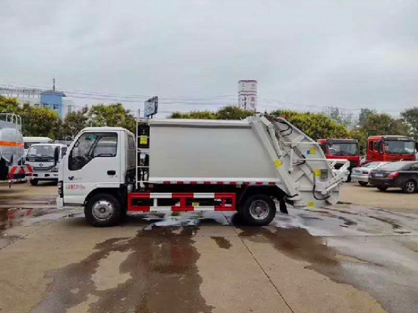 五十鈴100P國(guó)六6方壓縮式垃圾車(chē)