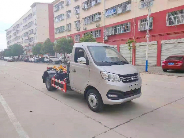長安國六汽油鉤臂(車廂可卸)式垃圾車(后雙輪)