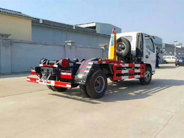 東風(fēng)小多利卡國六5方車廂可卸(鉤臂)式垃圾車