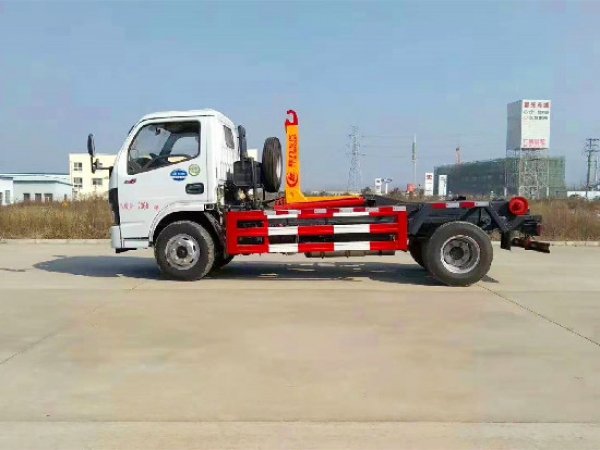 東風(fēng)小多利卡國六5方車廂可卸(鉤臂)式垃圾車