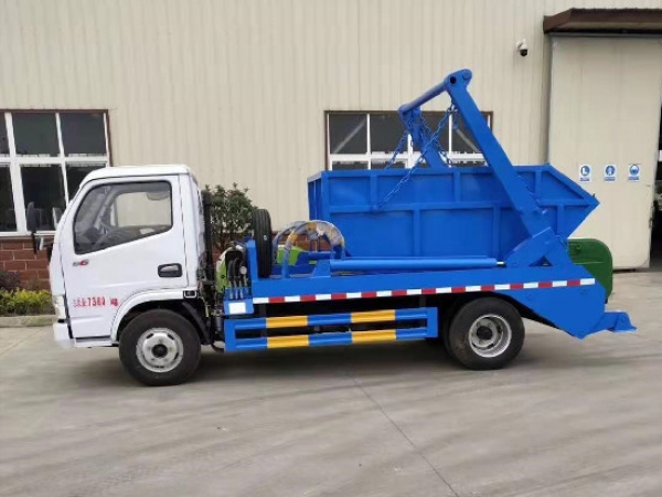 東風(fēng)小多利卡國(guó)六5方擺臂式垃圾車