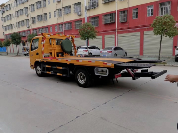 國(guó)六奧馳藍(lán)牌清障車