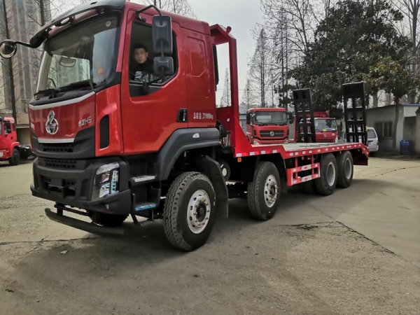 國(guó)六柳汽乘龍前四后八平板運(yùn)輸車,挖機(jī)拖車