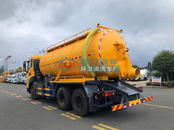 東風天龍后八輪18.5方吸污車