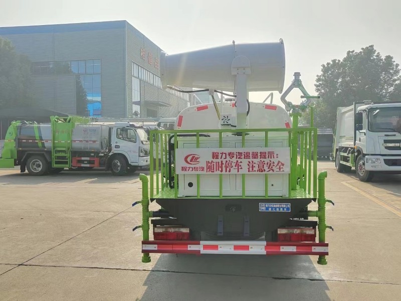 小多利卡5噸綠化噴灑車，30米打藥車