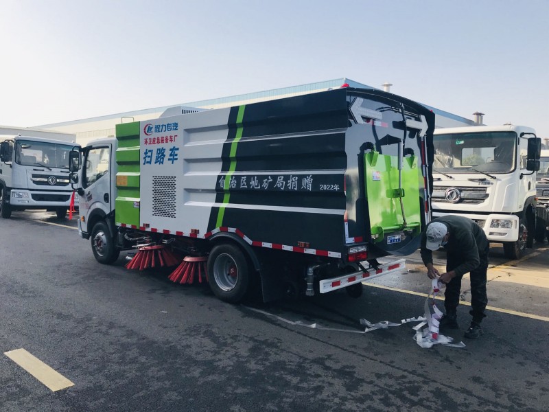 東風(fēng)多利卡5.5方掃路車